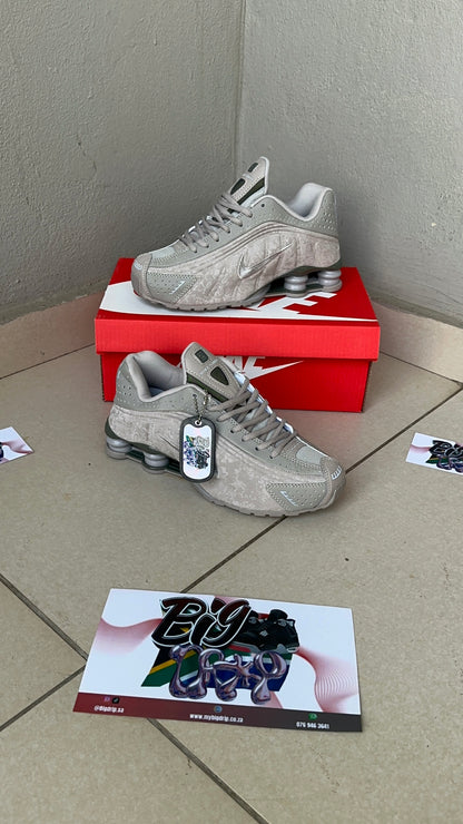 SHOX R4 “college grey”